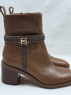 Michael Kors Mindy Leather Ankle Boots Women's Size 7.5 Luggage Brown Signature
